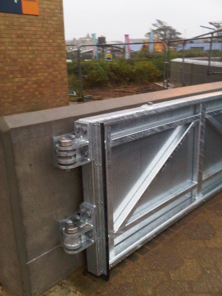 Flood barrier